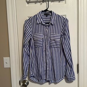Women’s express button up shirt. Size XS. Sleeves can roll up or be straight.
